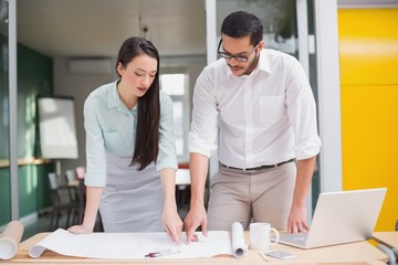 Fototapeta premium Casual architecture team working together at desk