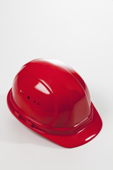 Fototapeta premium Roter Bauhelm, Bauen, Schutzhelm, Freisteller