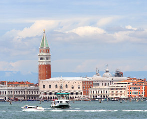 Fototapeta na wymiar Venice with the bell tower of Saint Mark and the boats into the