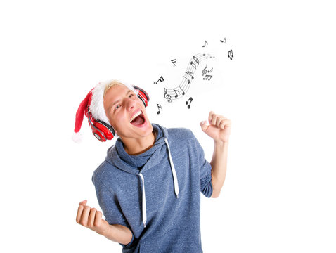 Teenager singt Weihnachtslieder
