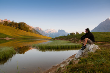 Fototapeta premium Riposo dopo corsa in montagna