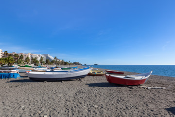Fototapeta na wymiar fishing boats on beach