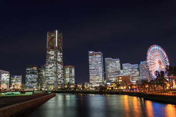 Fototapeta premium Skyscraper at Minatomirai, Yokohama in the twilight