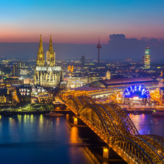 Fototapeta na wymiar Cologne at dusk