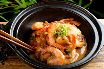 Shrimps in Singapore style spicy sauce