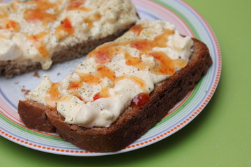 Brot mit Eiersalat