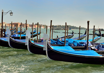 Fototapeta na wymiar mooring for the gondola in Venice