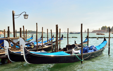 Fototapeta na wymiar dock for gondolas in Venice