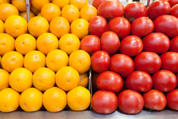 Oranges and tomatoes at market.