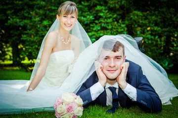 Happy young wedding couple on picnic