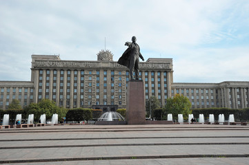 Fototapeta premium Moscow square and the monument to Lenin in St. Petersburg, Russi