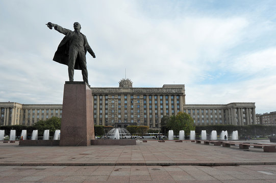 Метро московская памятник ленину