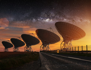 Radio Telescope view at night - obrazy, fototapety, plakaty