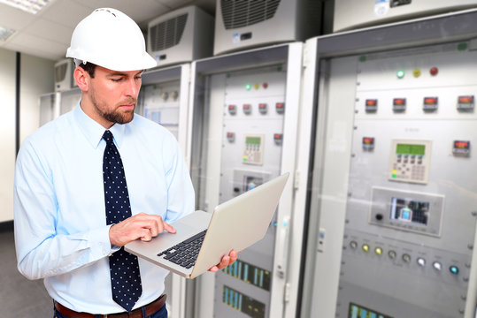 High Tech industrie factory // Industriebetrieb Serverraum
