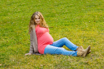 Fototapeta premium Beautiful pregnant blonde in nature.