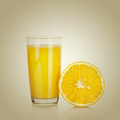Orange juice and slices of orange