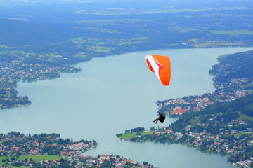 Gleitschirm übem Tegernsee