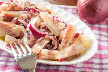 Insalata di nervetti con cipolle rosse