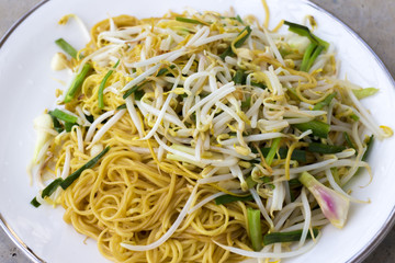 Chinese Stir fried noodles with bean sprouts