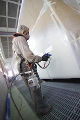 autocar en cabine de peinture