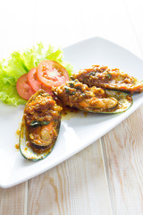 Fried mussels with tomatoes sauce