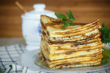 thin sweet pancakes with jam