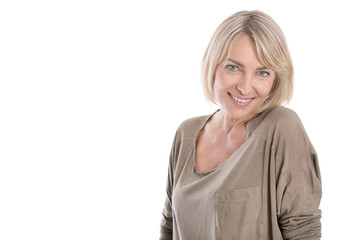 Portrait freigestellt: attraktive sch&ouml;ne blonde &auml;ltere Frau