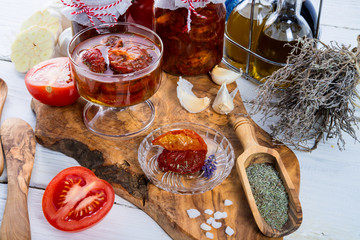 Dried tomatoes in olive oil.