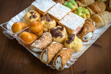 Vassoio di pasticcini italiani