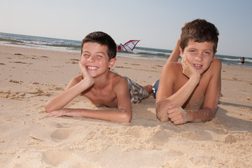 Enfants sur le sable