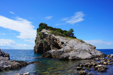 Fototapeta na wymiar Rocks at the shore of the Adriatic sea