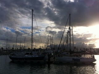 Segelboote im Sonnenuntergang