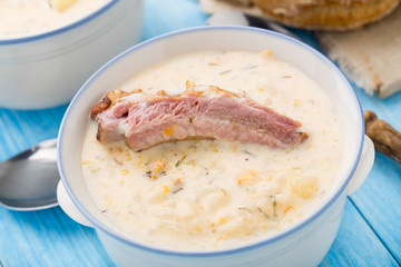 Cheese soup with smoked ribs