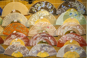 Japanese folding fans - 70968233