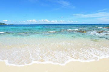 美しい南国の海と爽やかな空