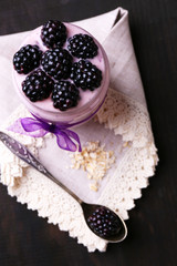 Obraz na płótnie Canvas Healthy breakfast - yogurt with blackberries and muesli served