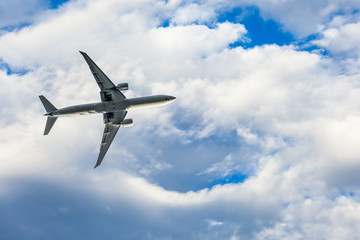 Fototapeta na wymiar airplane overhead flying