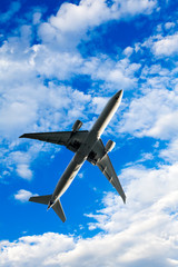 airplane overhead flying