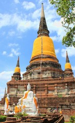Fototapeta na wymiar The Thai Monk at Wat Yai Chaimongkol Ayutdhaya