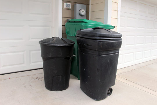 Outdoor plastic garbage cans