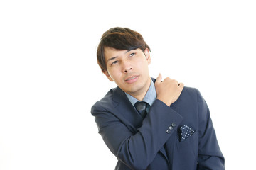 肩痛を訴えるビジネスマン