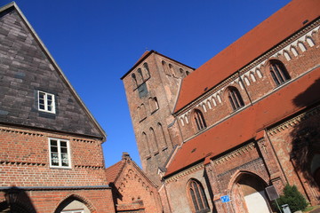 Alter Markt mit Georgenkirche in Waren (Müritz)