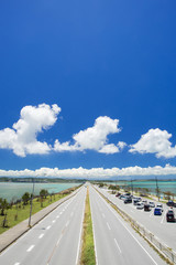 沖縄の海・海中道路
