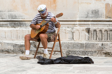 Marin joueur de guitare