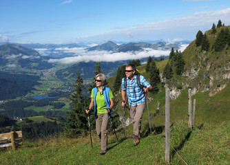 Paar wandert am Kitzbüheler Horn