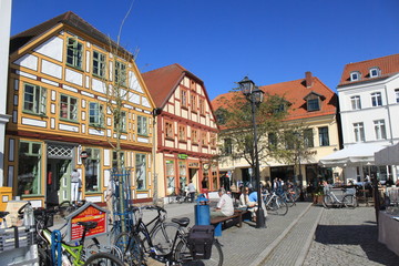 Fototapeta na wymiar Auf dem Neuen Markt in Waren (Müritz)
