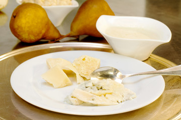 cheese and pear matching with chhese sauce and pear cream for go