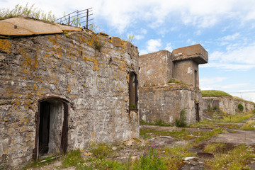 Fototapeta na wymiar Old concrete bunker from WWII period on Totleben island in Russi
