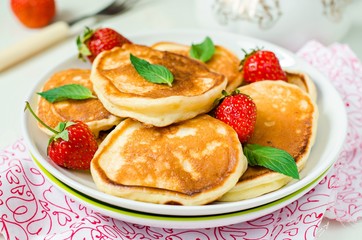 Оладьи из маскарпоне с клубникой