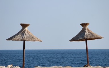 Fototapeta premium Parasols, paille, plage